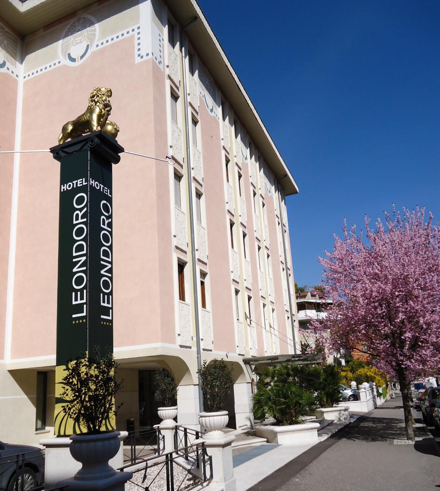 Hotel Leon D'Oro 로베레토 외부 사진