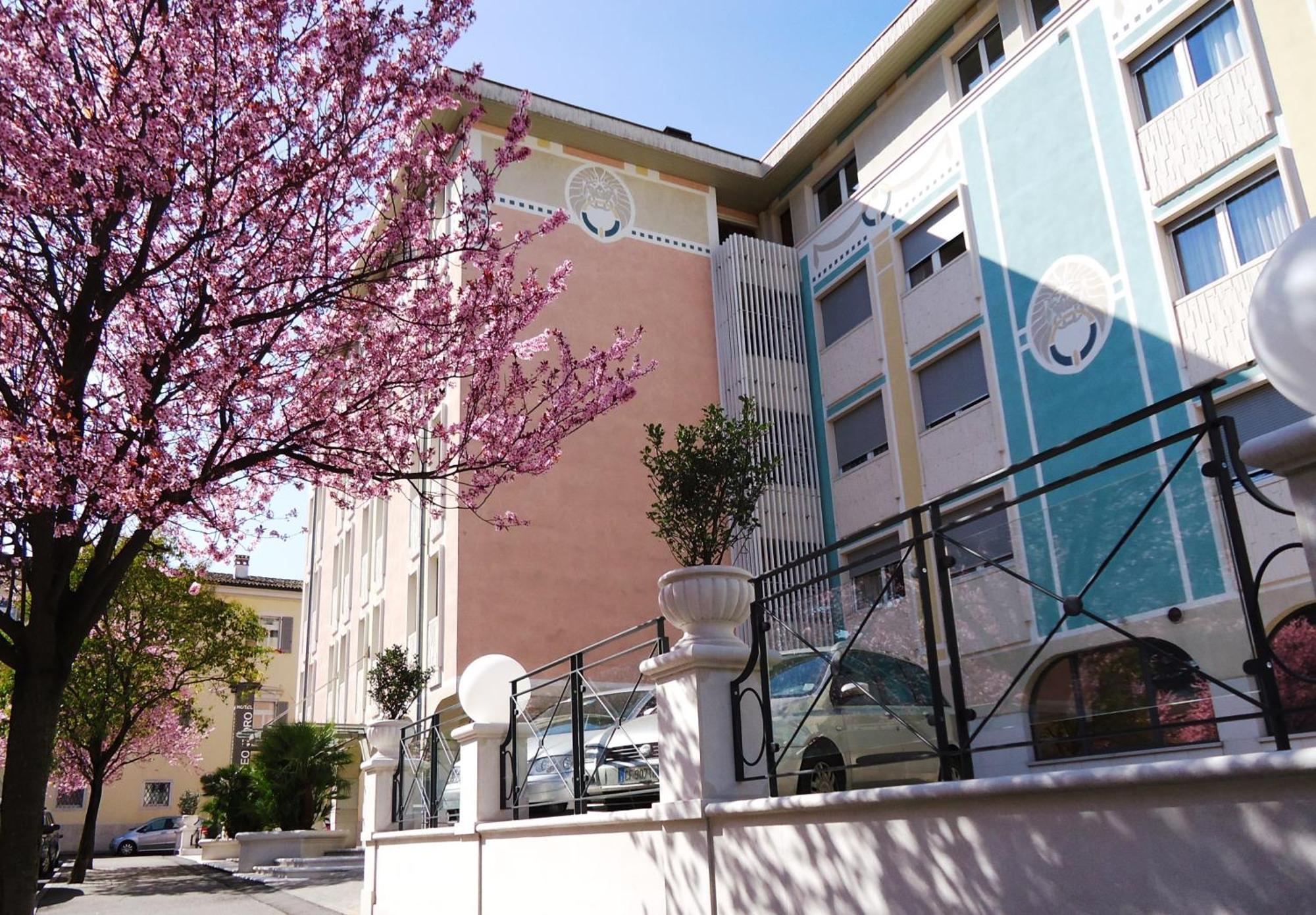 Hotel Leon D'Oro 로베레토 외부 사진