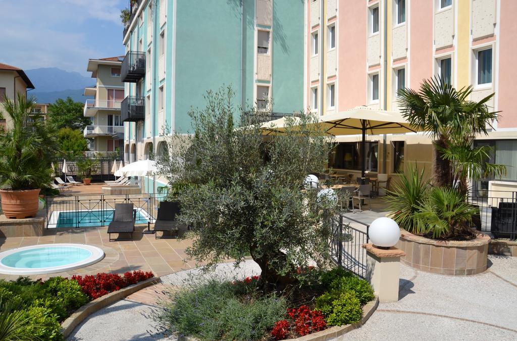 Hotel Leon D'Oro 로베레토 외부 사진