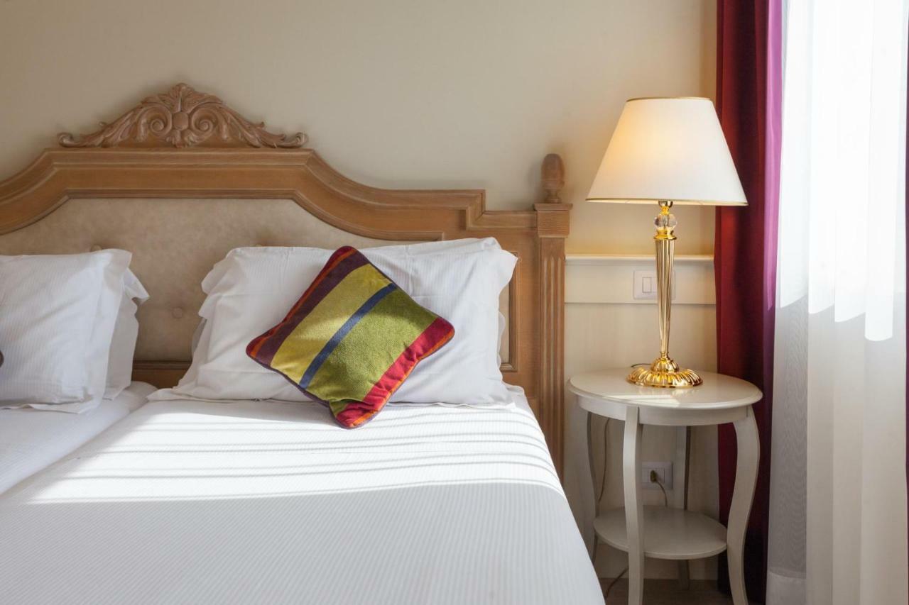 Hotel Leon D'Oro 로베레토 외부 사진