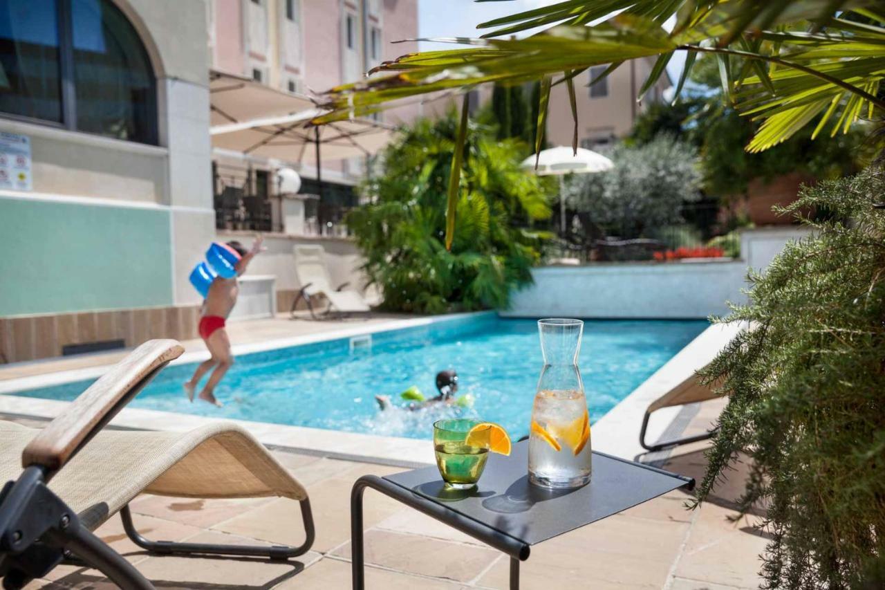Hotel Leon D'Oro 로베레토 외부 사진